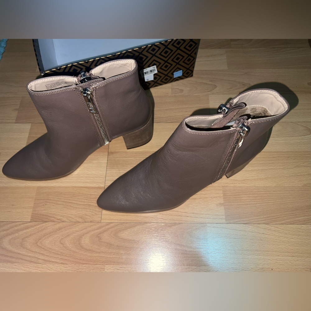 NWT Charles David Boots